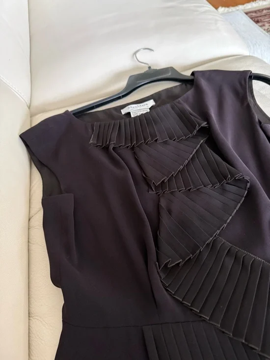 Max Mara Elegant Black Pleated Sheath Dress - Picture 3 of 6